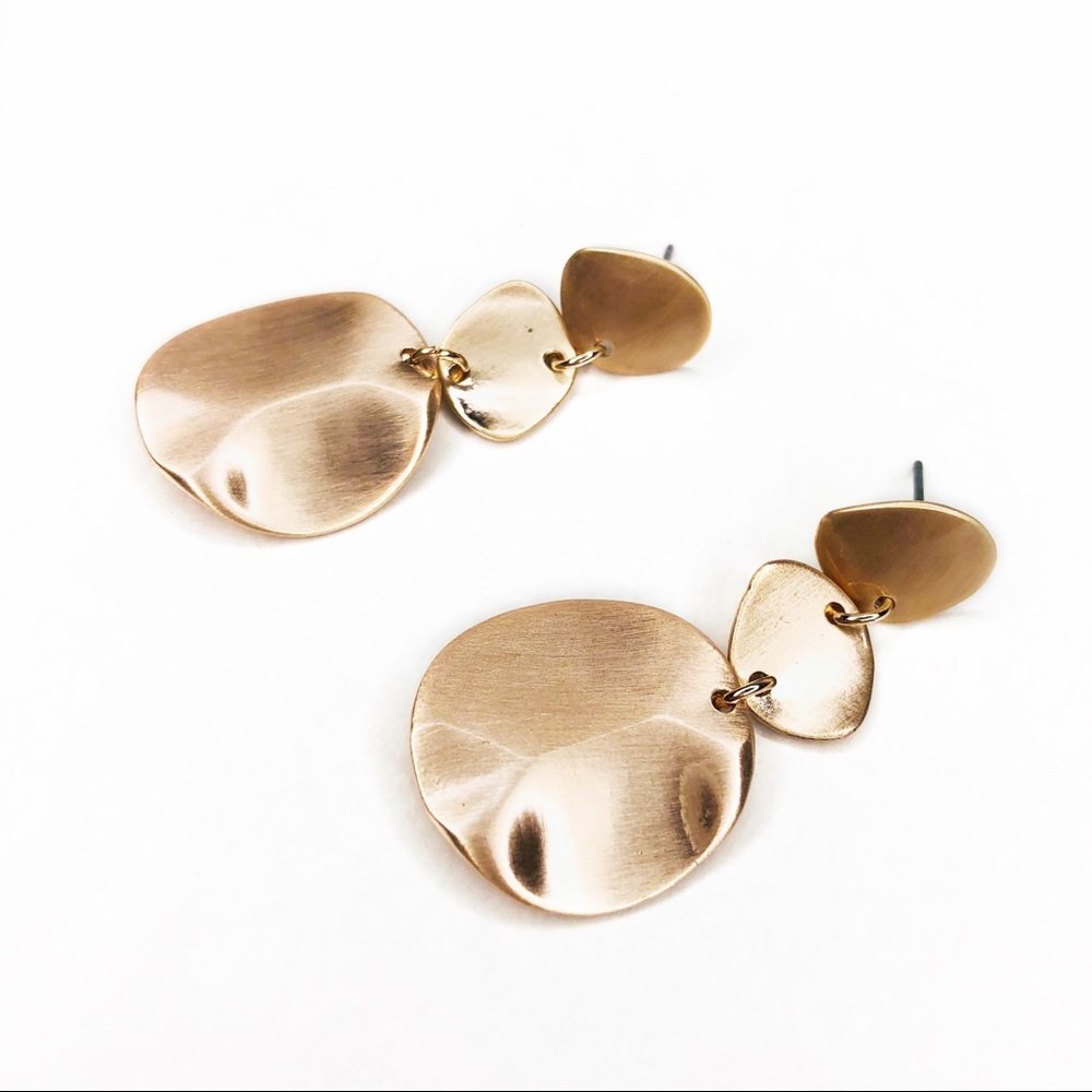 CHARLOTTE SHINED COPPER DANGLE NEUTRAL EARRINGS - Picture 4 of 4